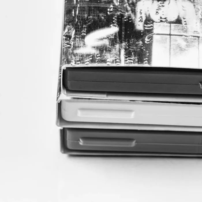 O-card en carton enveloppant la cassette