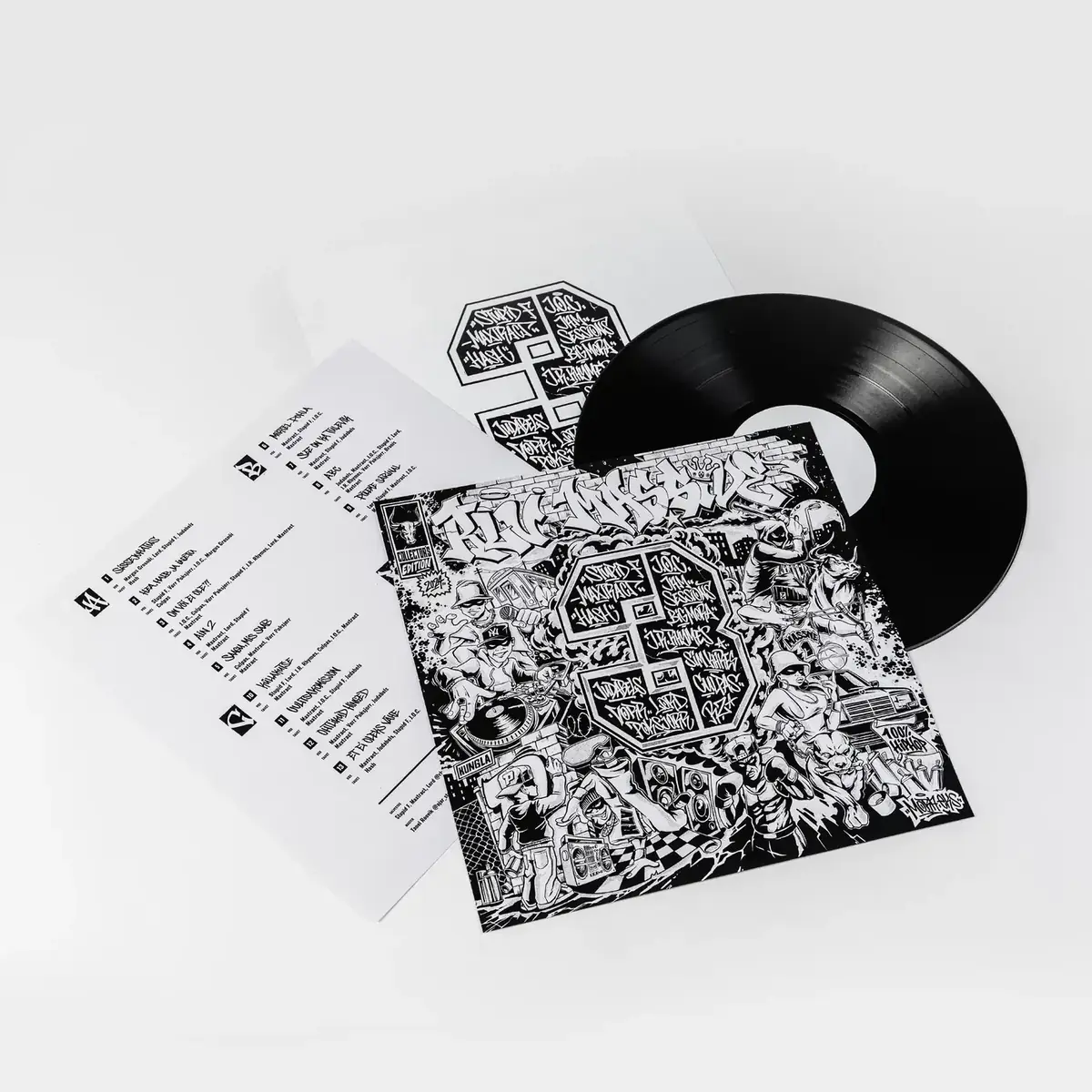 Posters et inserts imprimés glissés dans une pochette vinyle